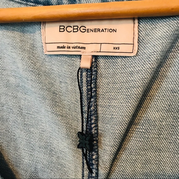 Sleeveless Denim Romper - Picture 5 of 7